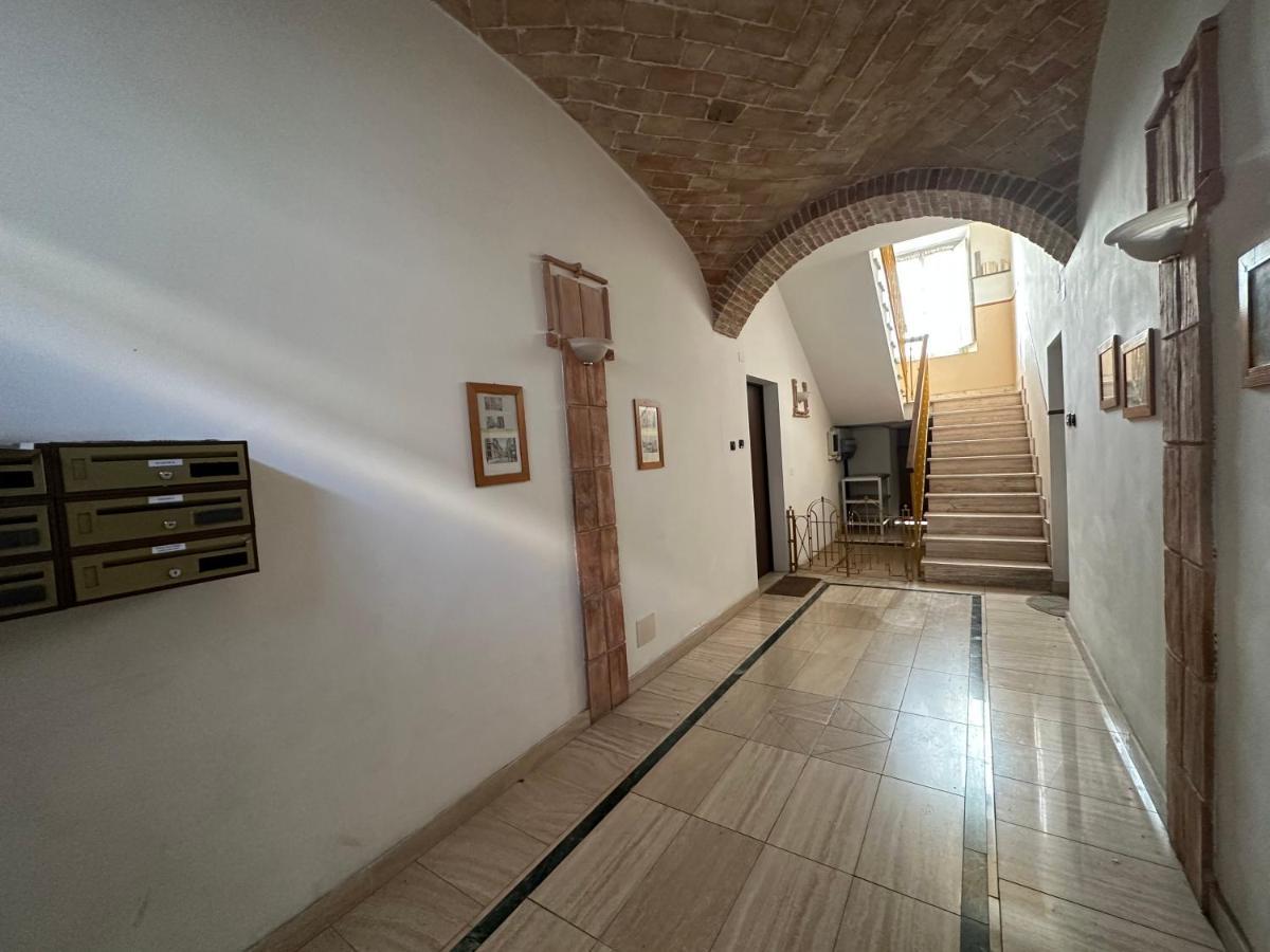 Casa Susanna - Delizioso Piano Terra, Centralissimo, Superservito, Tranquillo, Appena Fuori Ztl Parcheggio Libero Terni Exterior photo